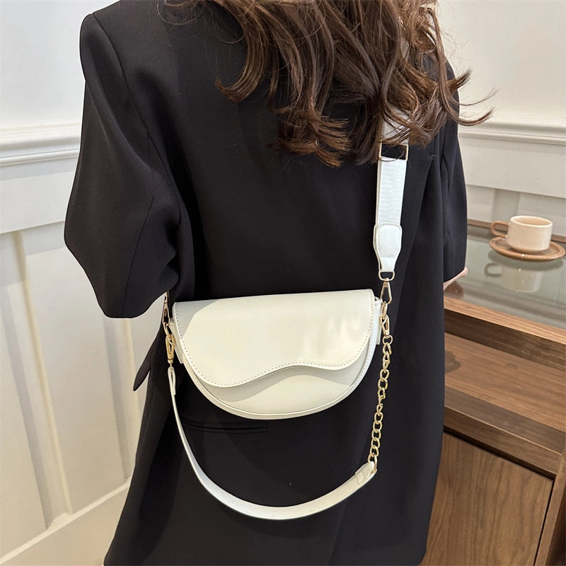Women's Pu Leather Solid Color Classic Style Semicircle Magnetic Buckle Crossbody Bag Saddle Bag