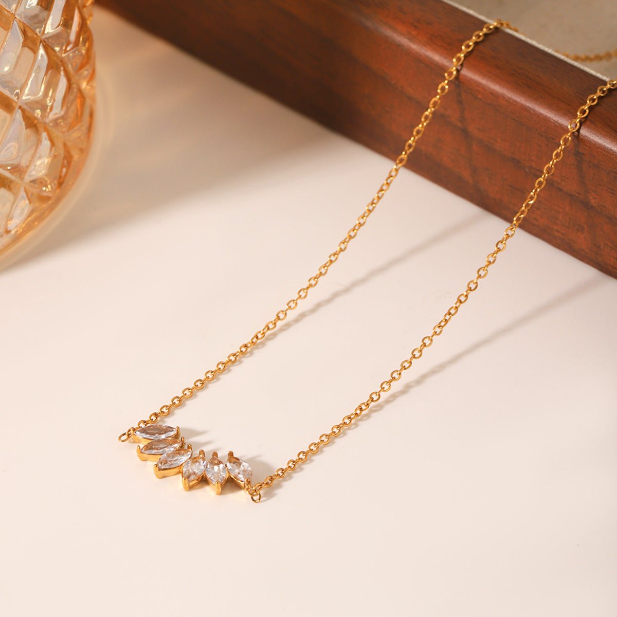 Fashion Exquisite Stainless Steel Inlaid Zircon Pendant Necklace Female Clavicle Chain Titanium Steel Necklace