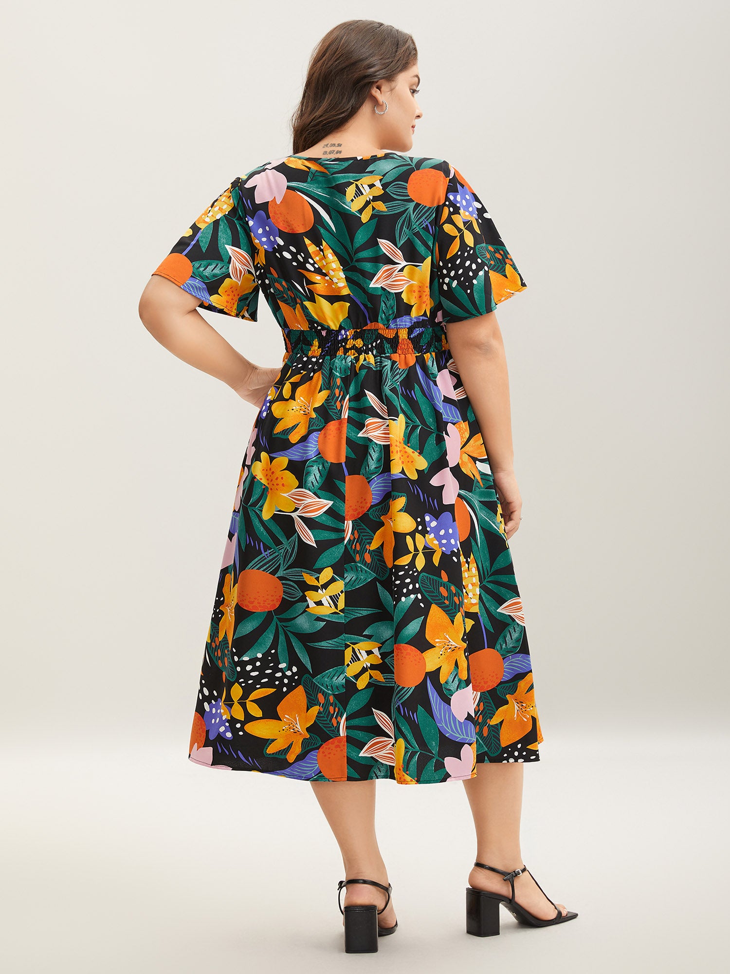 Tropical Floral Print Shirred Pockets Midi Dress