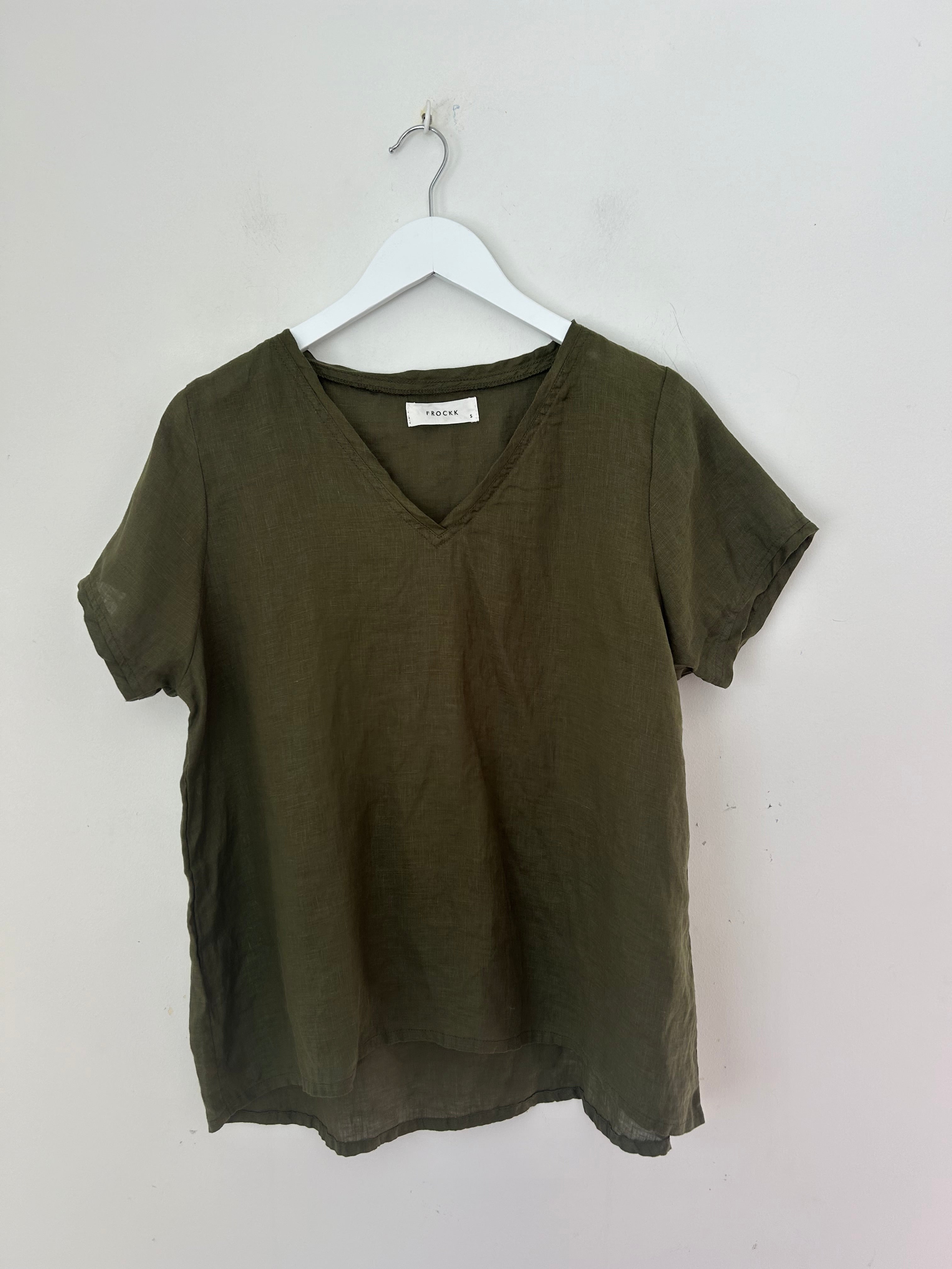 ellie v neck top - army linen