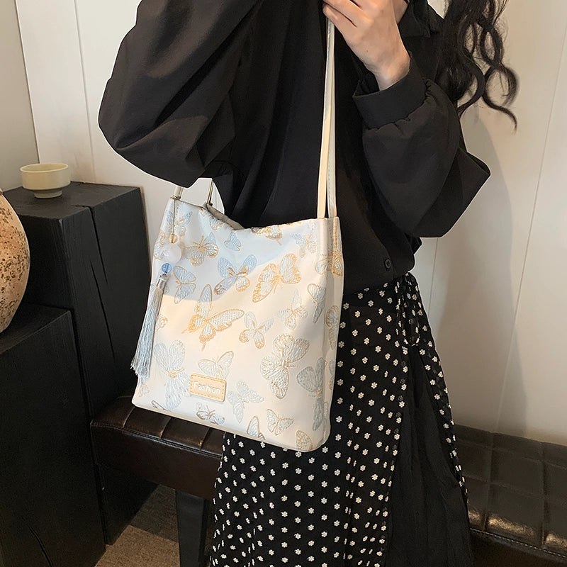 Women's Medium Satin Butterfly Elegant Vintage Style Embroidery Square Magnetic Buckle Shoulder Bag