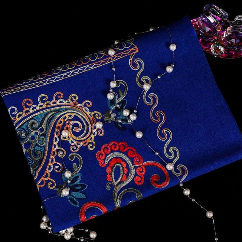 Women's Minimalist Flower Imitation Cashmere Embroidery Scarf