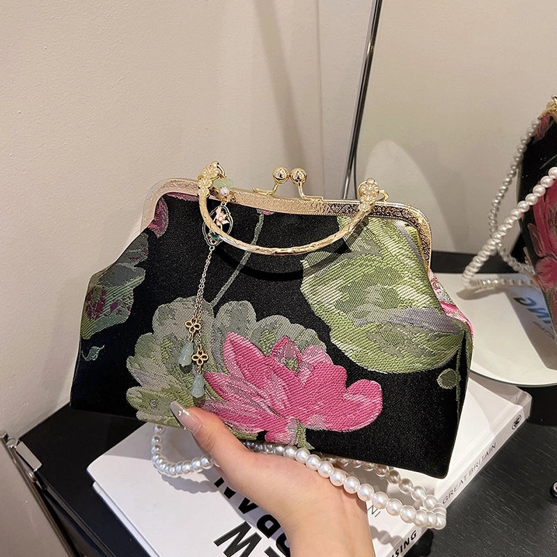 Women's Medium Flower Elegant Vintage Style Shell Clasp Frame Crossbody Bag