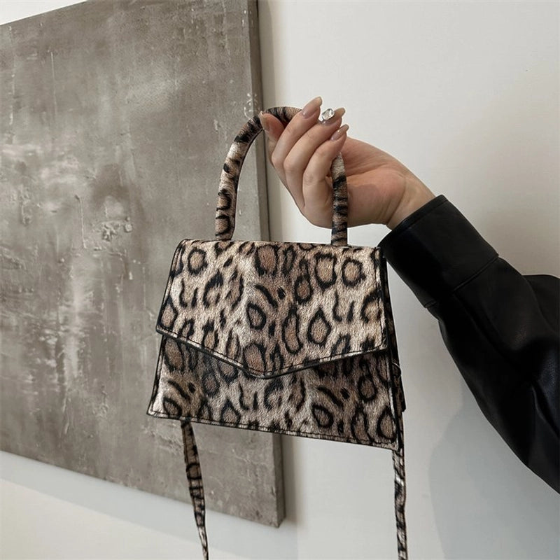Women's Medium Pu Leather Leopard Vintage Style Streetwear Sewing Thread Square Flip Cover Crossbody Bag