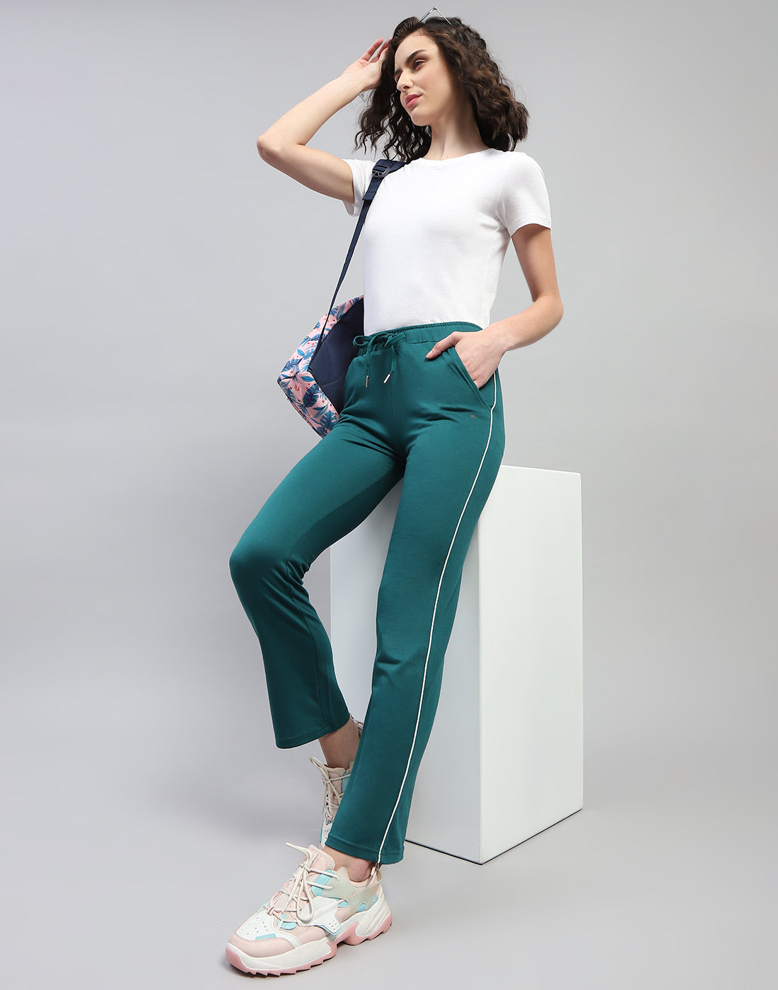 Women Green Solid Regular Fit Lower