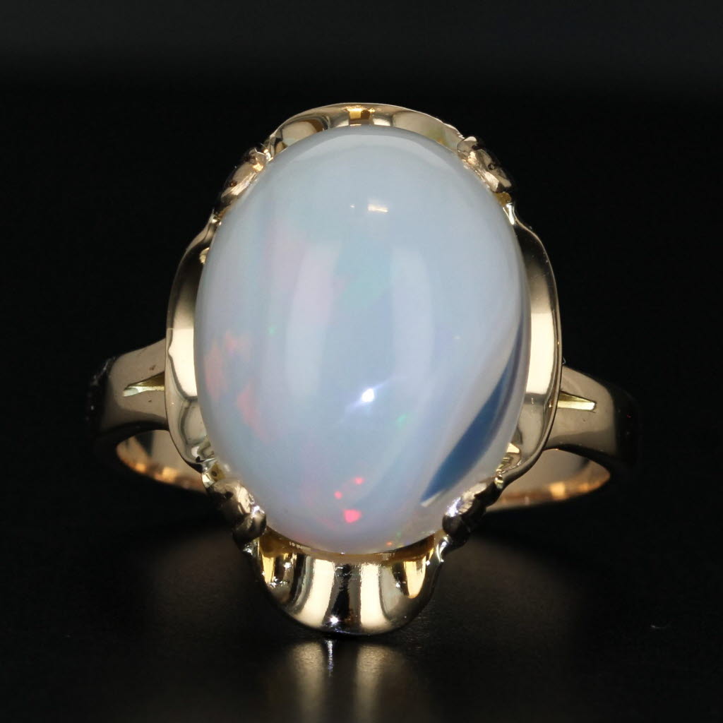 Vintage Welo Opal Oval Cabochon Ring 14k Yellow Gold Size 7