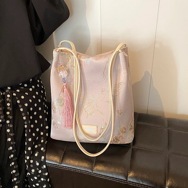 Women's Medium Satin Butterfly Elegant Vintage Style Embroidery Square Magnetic Buckle Shoulder Bag