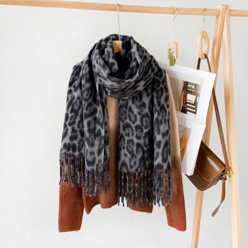 Women's Casual Minimalist Leopard Imitation Cashmere Printing Scarf