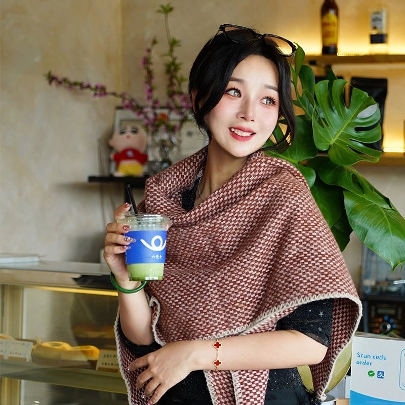 Spring And Autumn New High-end Triangle Girls' Elegant Simple Shawl Warm Scarf