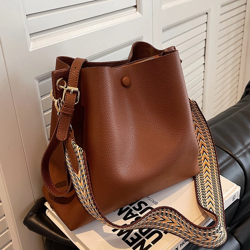 Women's Medium Pu Leather Solid Color Streetwear Bucket Magnetic Buckle Crossbody Bag