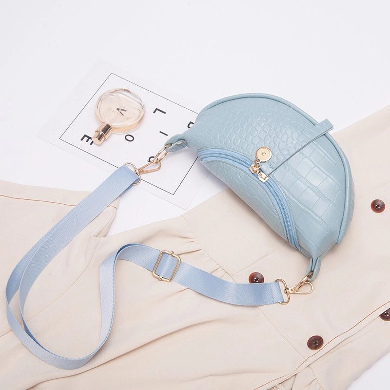 Women's Medium Pu Leather Solid Color Streetwear Dumpling Shape Zipper Crossbody Bag