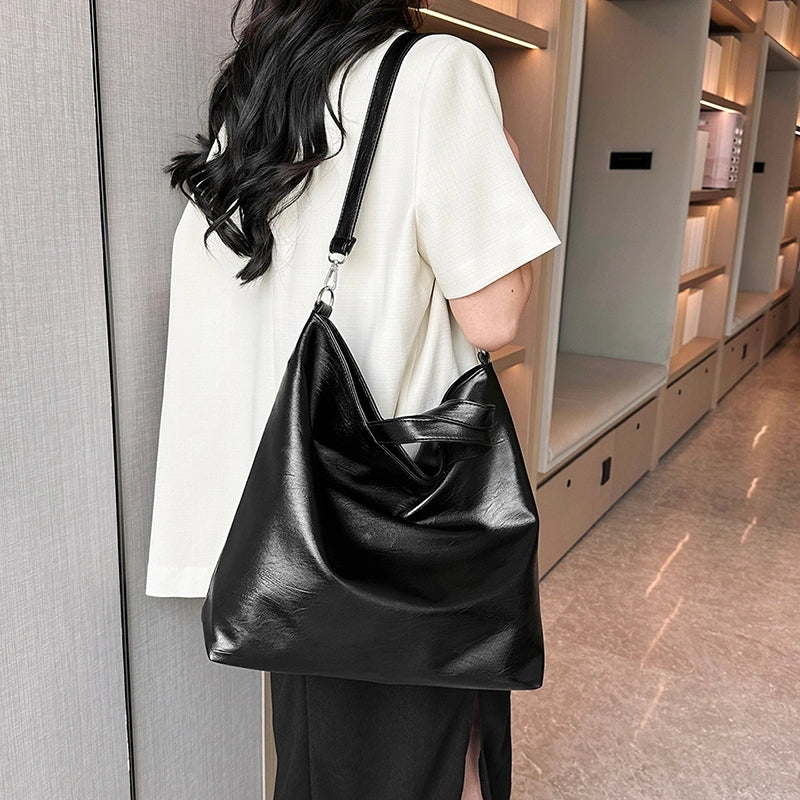 Women's Pu Leather Solid Color Punk Classic Style Streetwear Sewing Thread Square Zipper Tote Bag