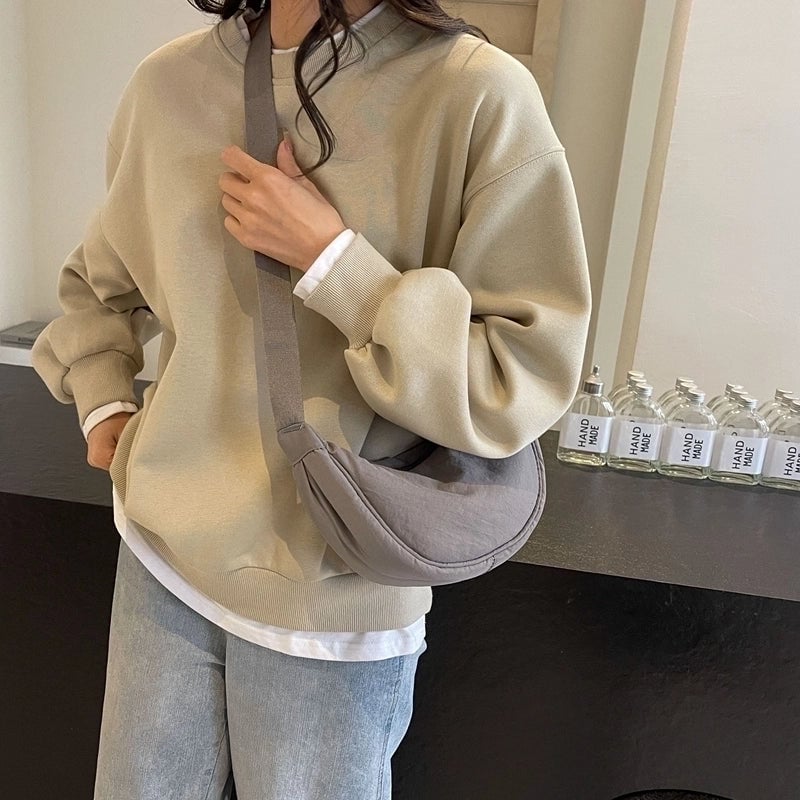 Women's Medium Cloth Solid Color Classic Style Streetwear Zipper Crossbody Bag