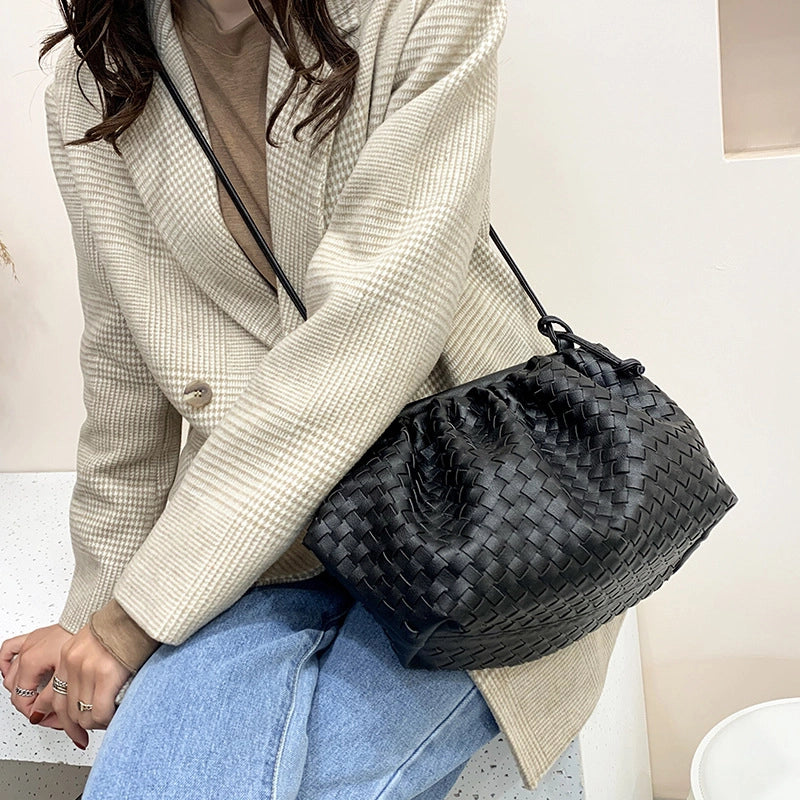 Simple Braided Cloud-shaped Large Capacity Soft Leather Trend Messenger Bag