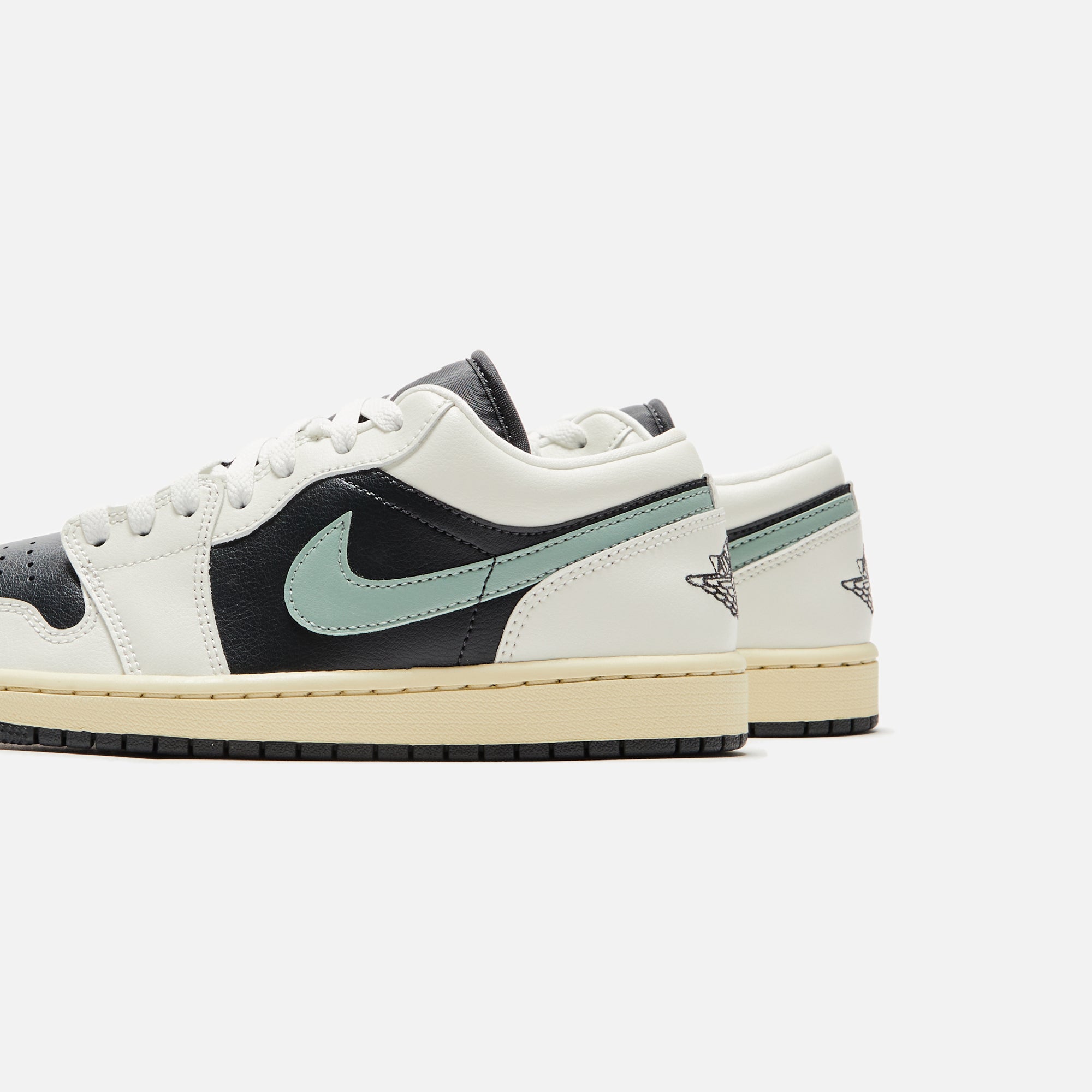 Jordan WMNS Air Jordan 1 Low - Anthracite / Jade Smoke / Sail