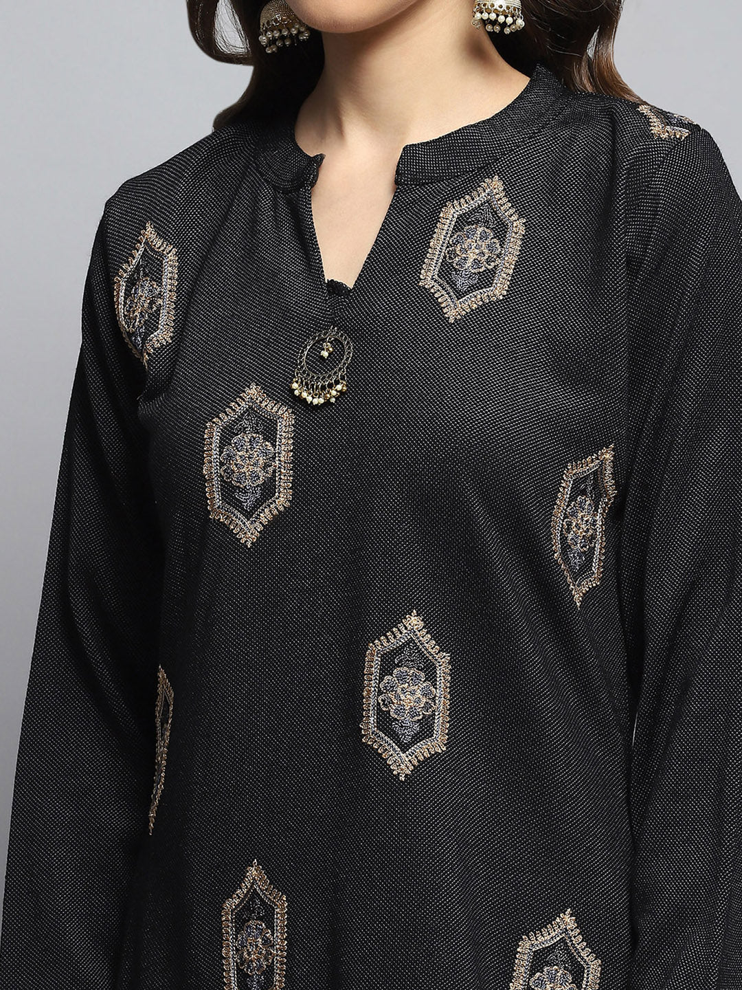 Women Black Self Design Round Neck Full Sleeve Kurti Set & Stole