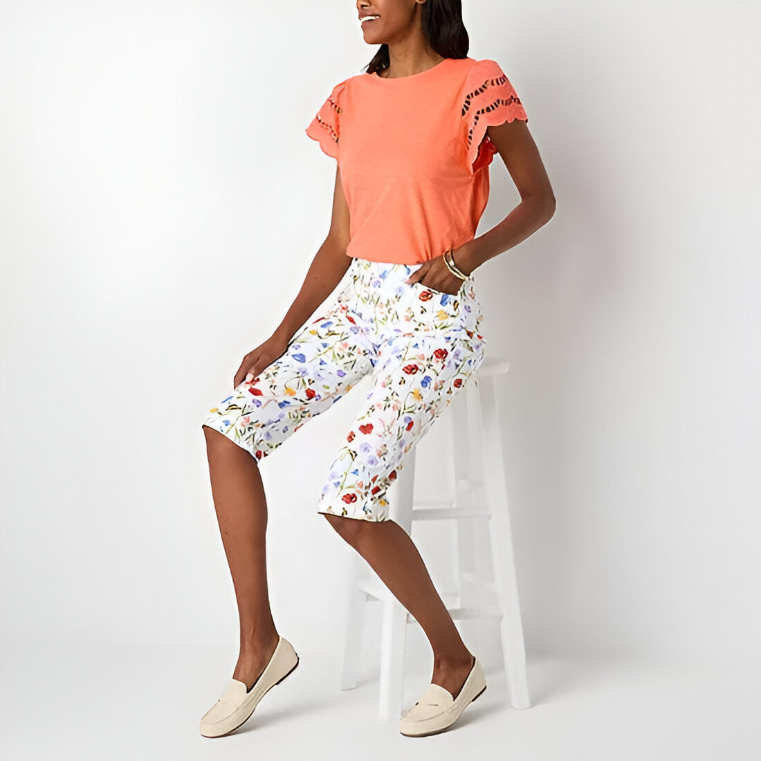 Women Mid Rise Capri Pant