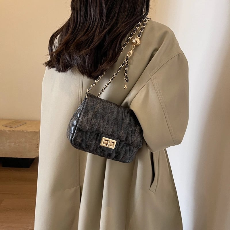 Women's All Seasons Pu Leather Stripe Solid Color Vintage Style Sewing Thread Square Lock Clasp Shoulder Bag
