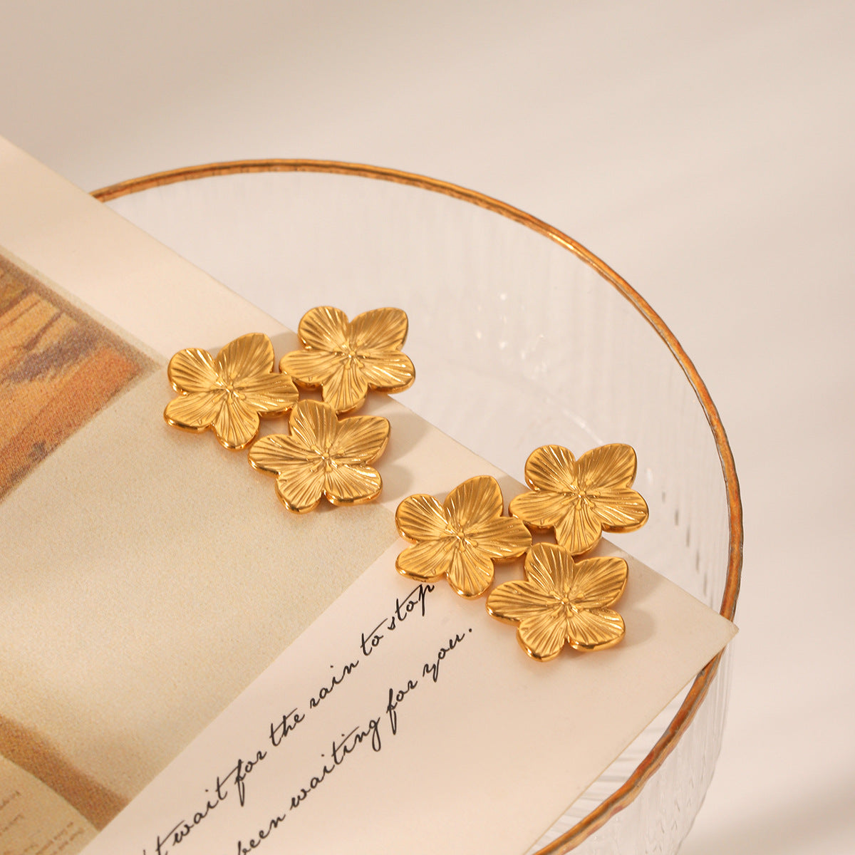 18K Gold Three Flowers Stainless Steel Earrings Female Niche Design Flower Titanium Steel Earrings