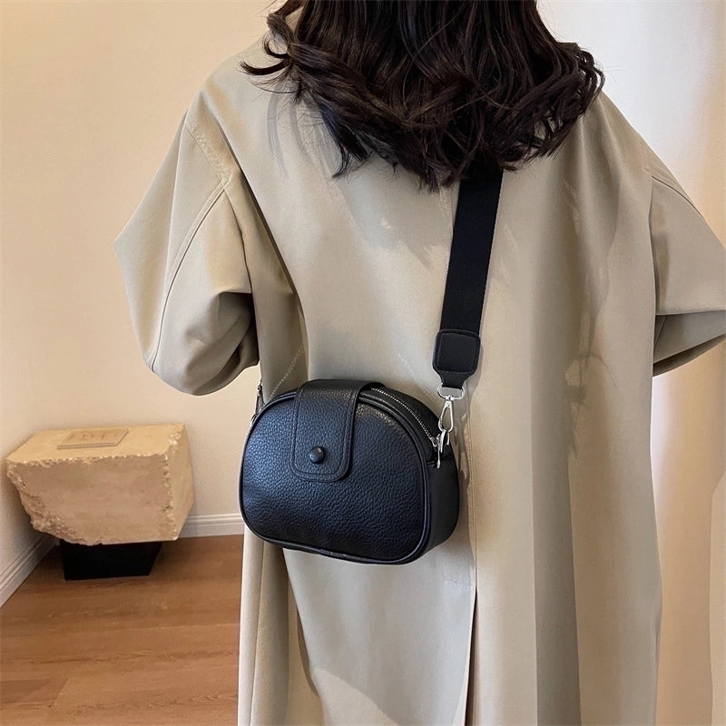 Women's Small Pu Leather Solid Color Streetwear Cloud Shape Flip Cover Crossbody Bag
