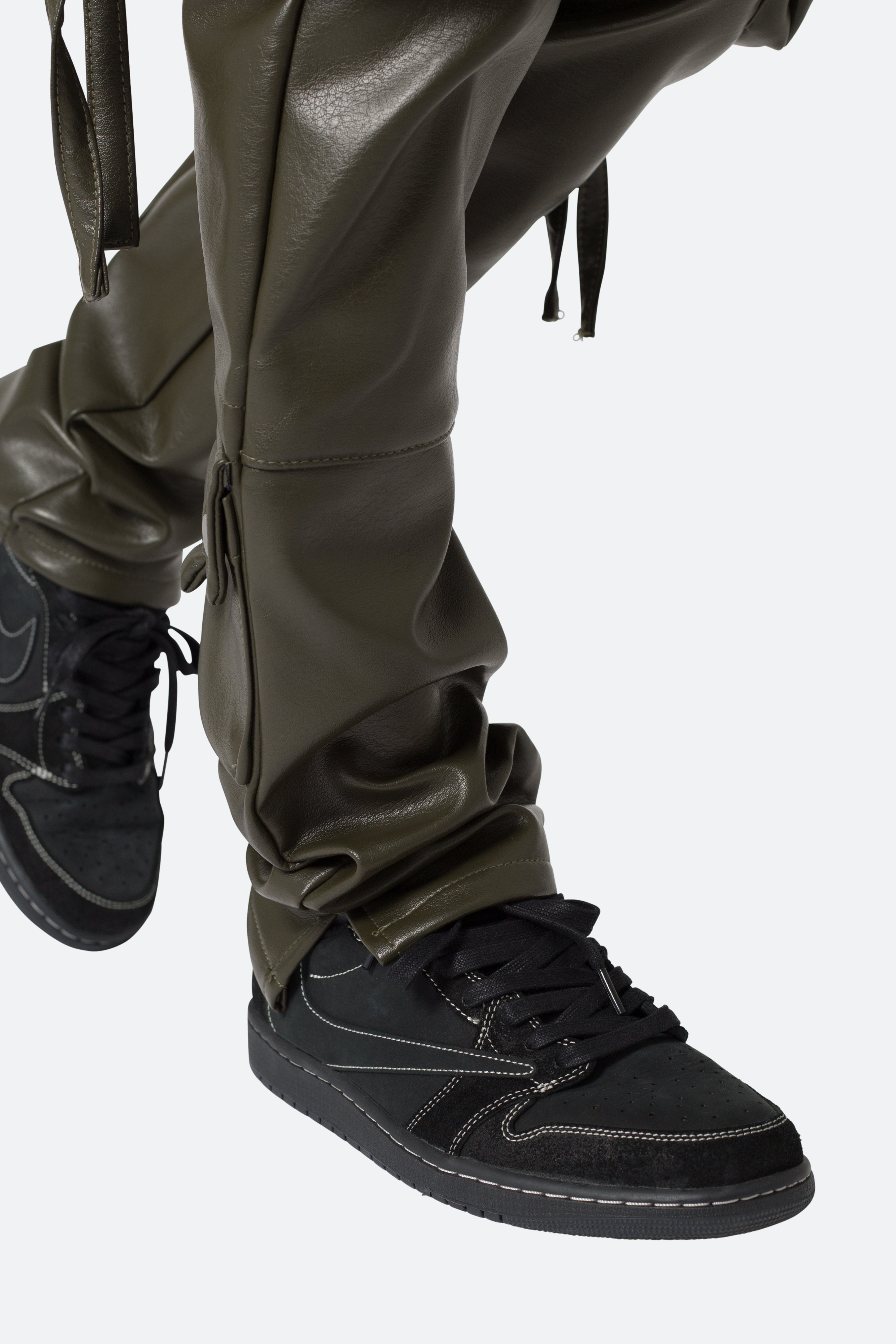 D152 Leather Cargo Pants - Olive