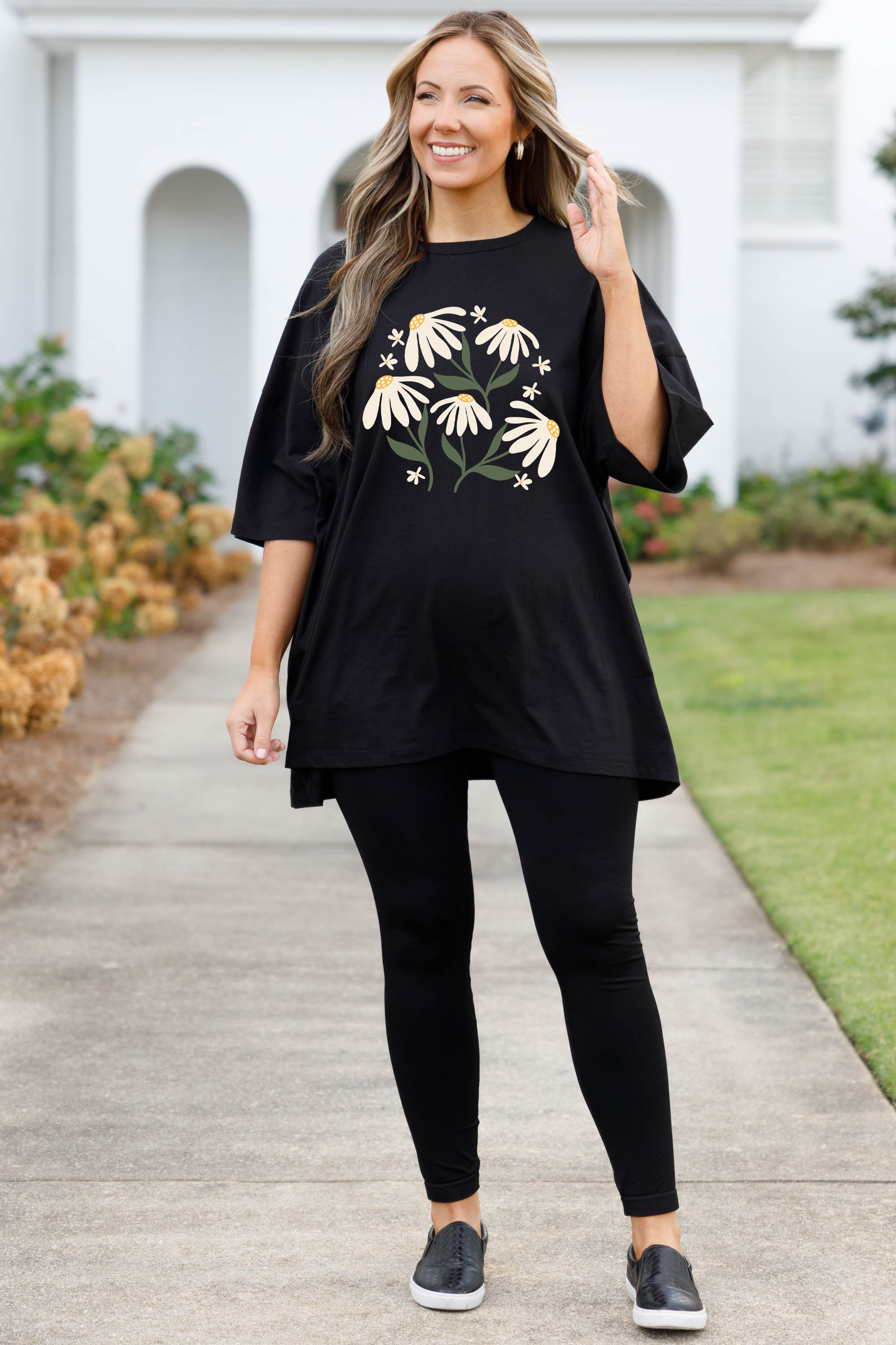 Daisy Picking Boyfriend Tee. Black