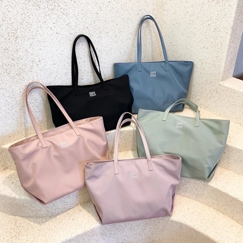 Women's Medium Nylon Solid Color Streetwear Square Zipper Underarm Bag