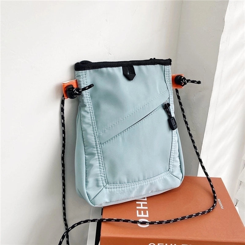 Women's Small Nylon Solid Color Streetwear Zipper Crossbody Bag