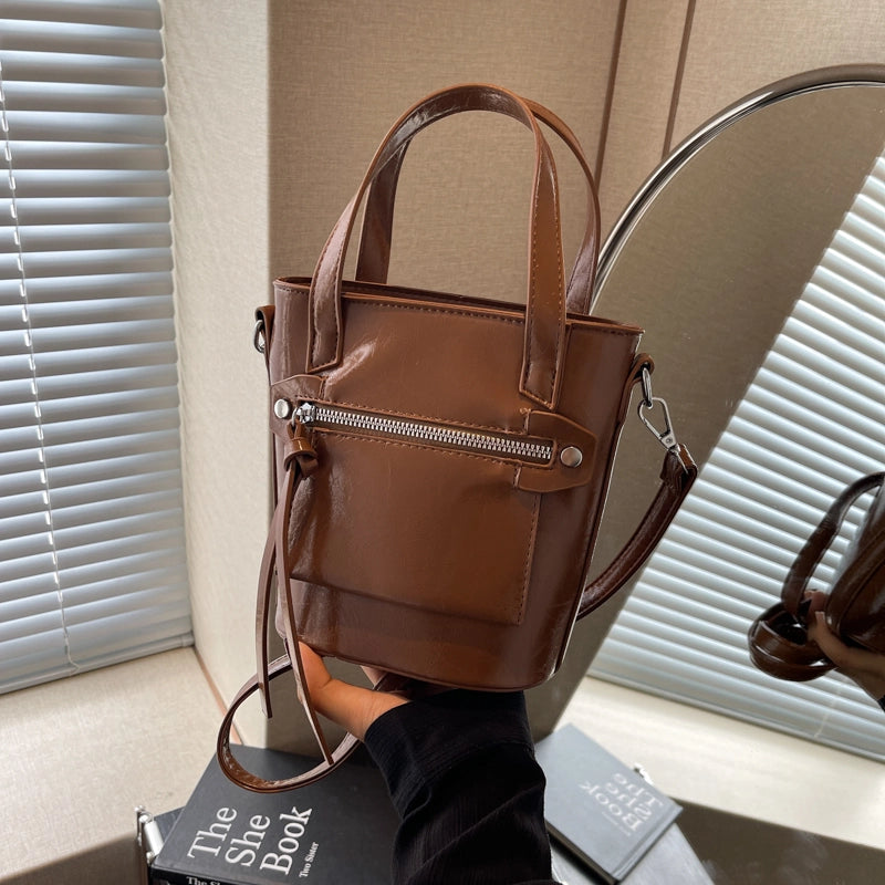 Women's Pu Leather Solid Color Classic Style Streetwear Sewing Thread Bucket Zipper Handbag