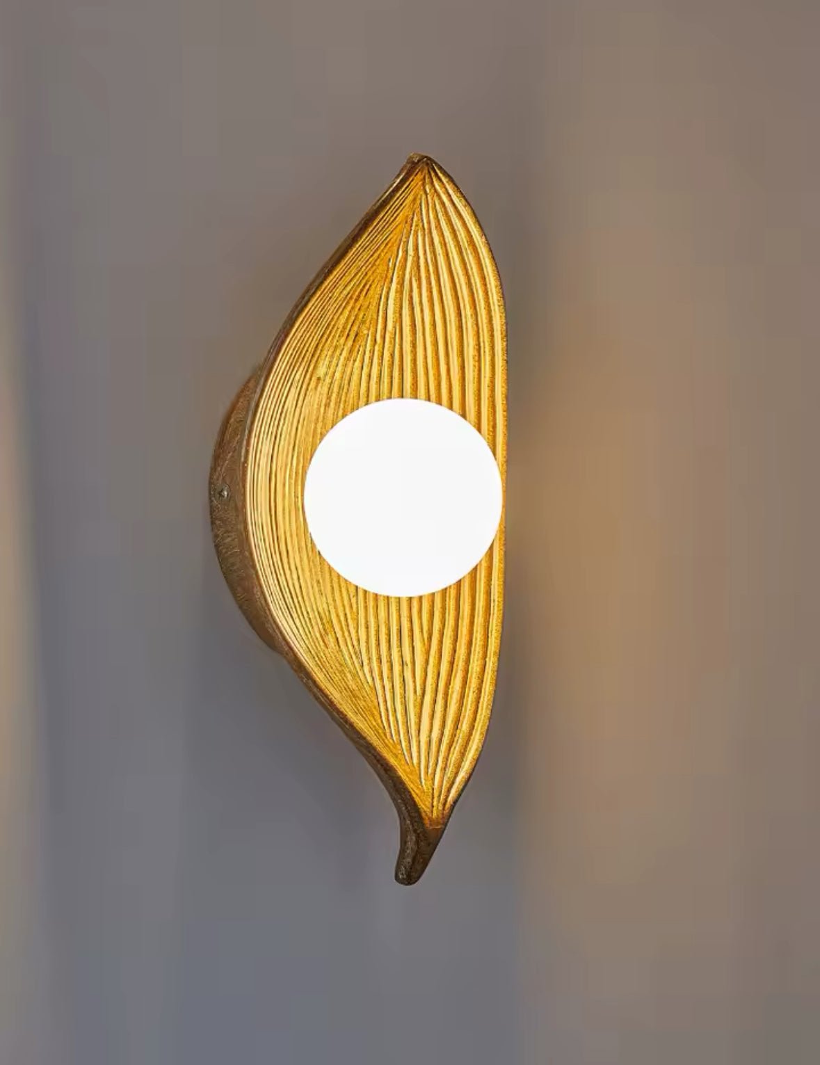 Leaf-Shaped Wall Light with Wooden Design
