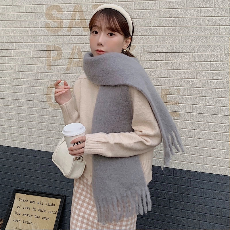 Women's Casual Minimalist Streetwear Solid Color Polyester Tassel Scarf