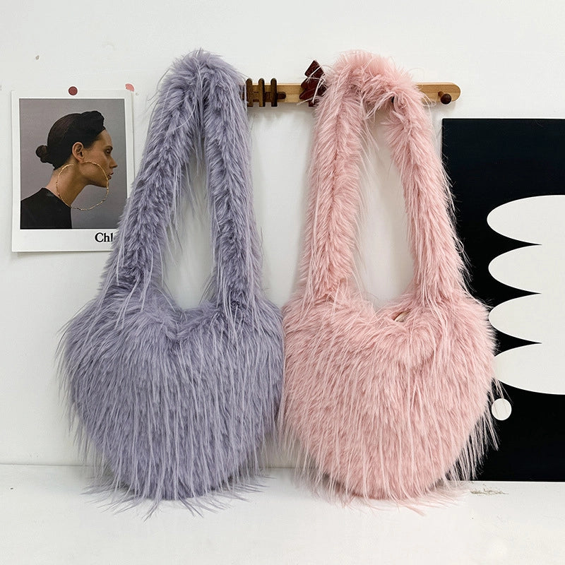 Women's Plush Heart Shape Solid Color Basic Classic Style Heart-shaped Magnetic Buckle Shoulder Bag