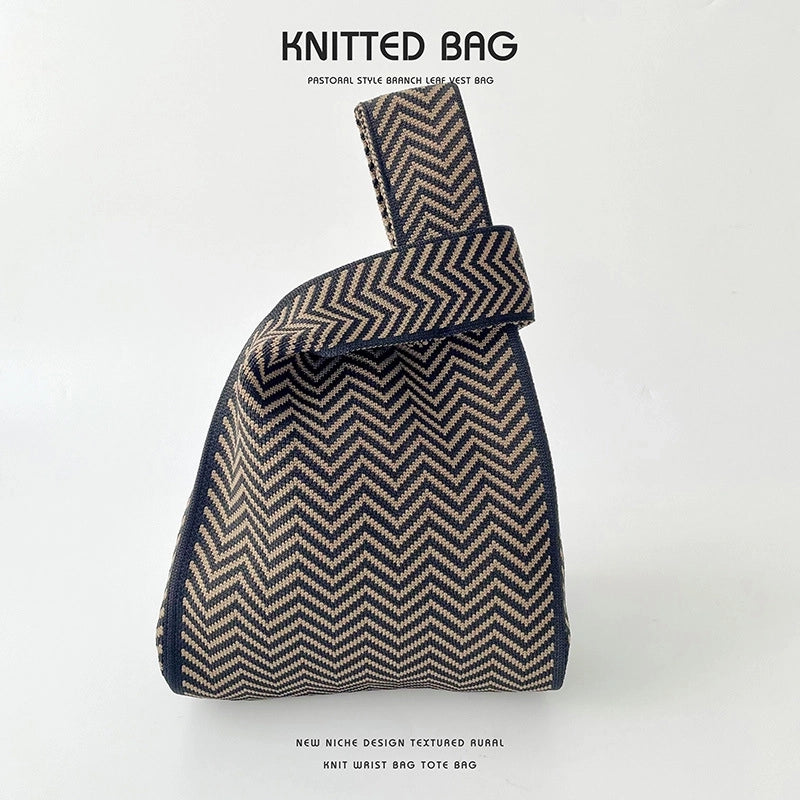 Women's Medium Polyester Geometric Classic Style Open Handbag