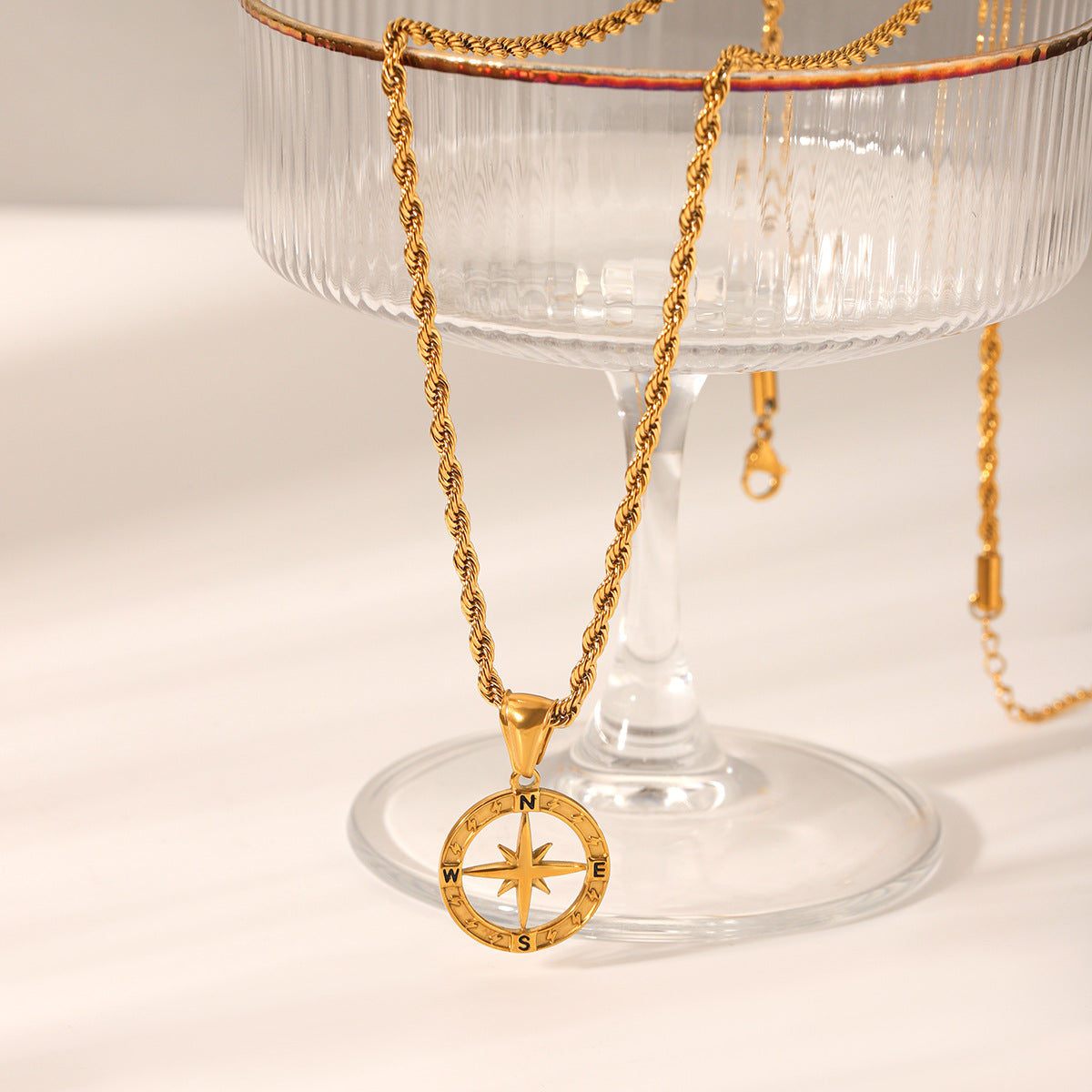 Fashion Stainless Steel Twist Chain Hollow Eight-Pointed Star Compass Pendant Necklace Personality Hip-Hop Titanium Steel Necklace