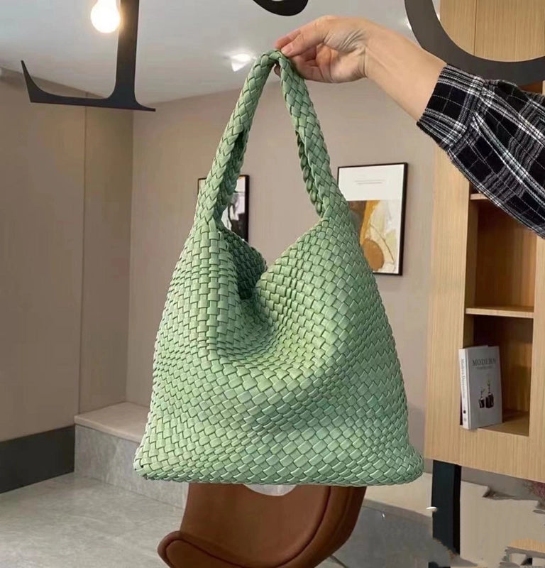 Women's Pu Leather Solid Color Classic Style Weave Bucket Magnetic Buckle Shoulder Bag