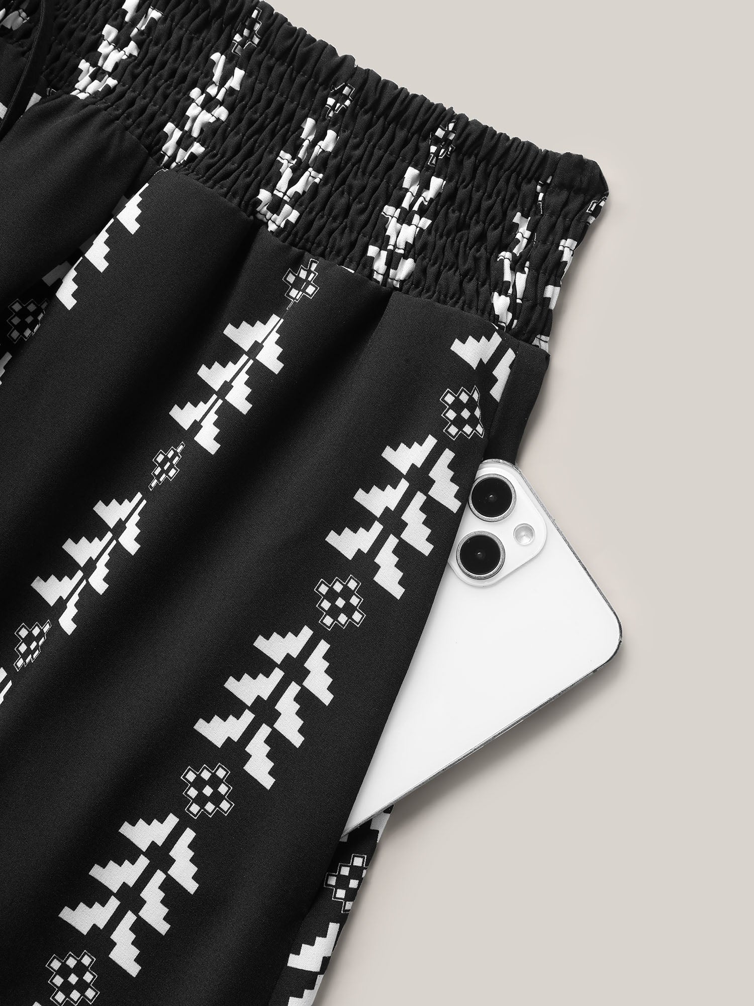 Geometric Print Wide-Leg Shorts
