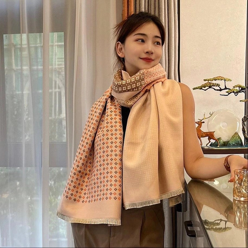 Pink Clover Classic High Quality Velvet Air Conditioning Shawl Summer Office Nap Blanket Sofa Blanket Warm Scarf