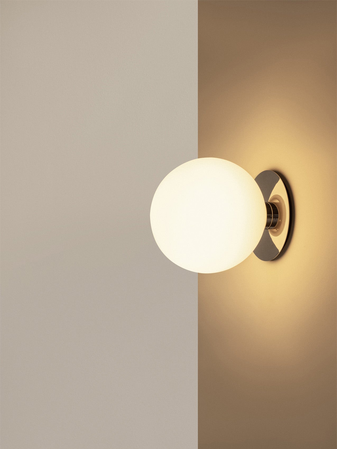 TR Bulb. Ceiling/Wall Lamp