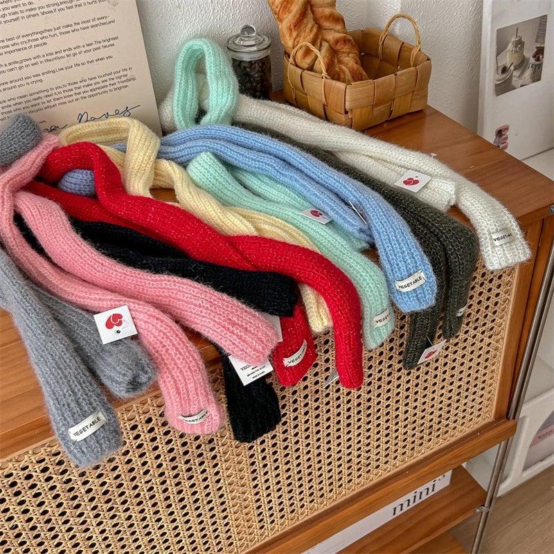 Women's Sweet Solid Color Polyester Knitted Scarf
