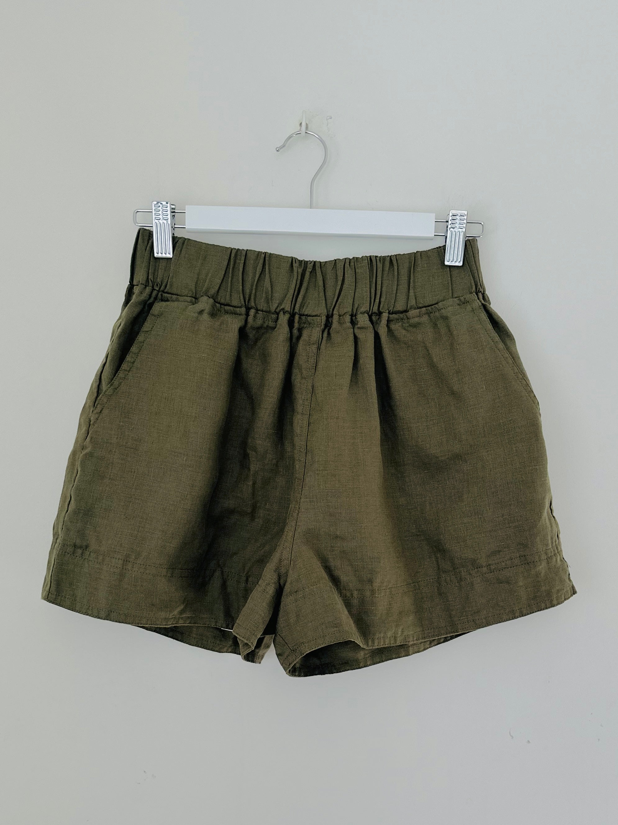 abbey short - army linen