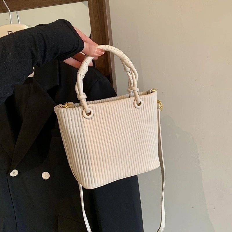 Women's Pu Leather Stripe Solid Color Classic Style Square Zipper Shoulder Bag Handbag