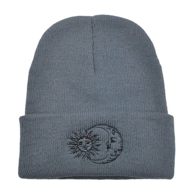 Unisex Basic Moon Embroidery Eaveless Wool Cap