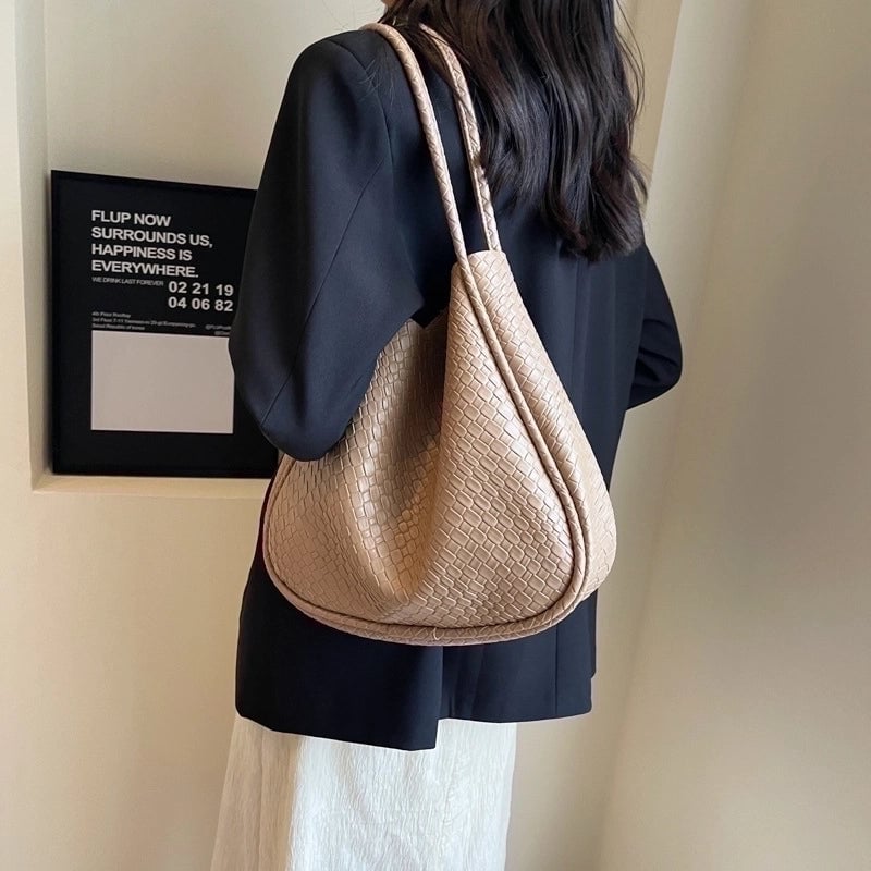 Women's All Seasons Pu Leather Solid Color Elegant Classic Style Bucket Magnetic Buckle Shoulder Bag Tote Bag