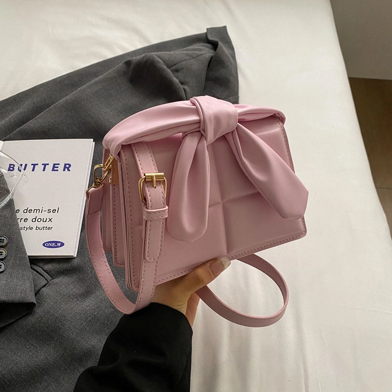 Women's Medium Pu Leather Solid Color Classic Style Streetwear Sewing Thread Square Flip Cover Crossbody Bag