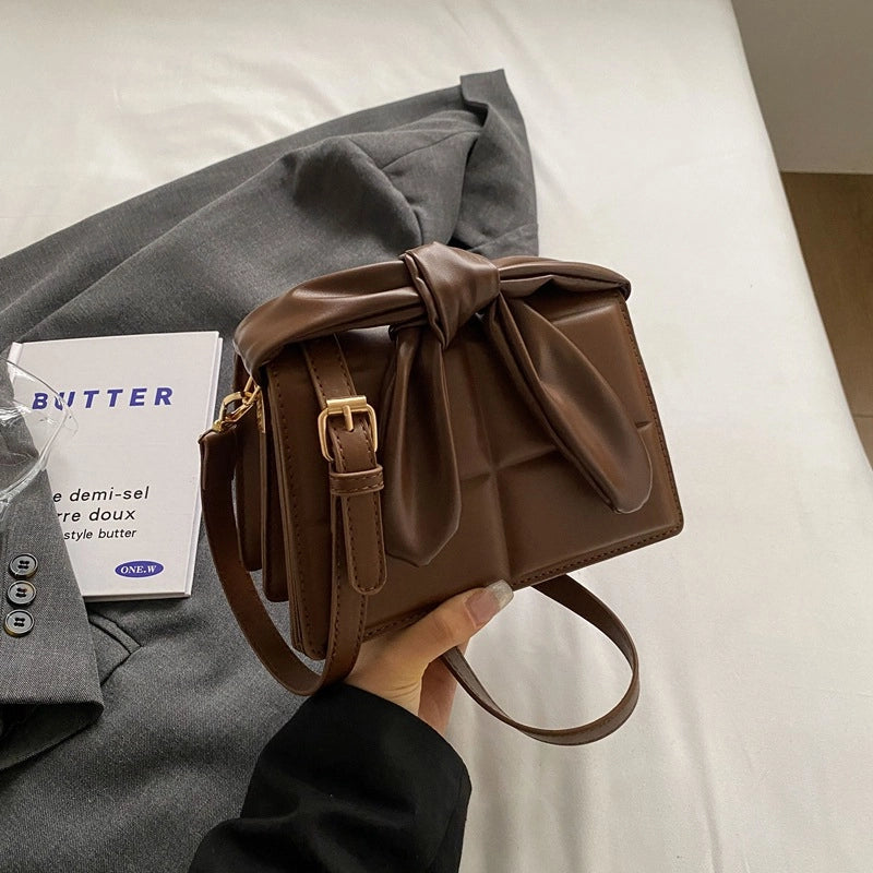 Women's Medium Pu Leather Solid Color Classic Style Streetwear Sewing Thread Square Flip Cover Crossbody Bag