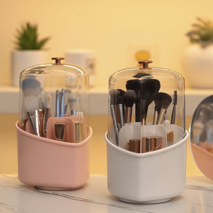 HEART SHAPE MAKEUP BRUSH ORGANIZER