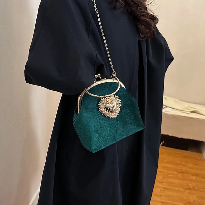 Women's Gold Velvet Heart Shape Solid Color Elegant Sewing Thread Chain Shell Buckle Evening Bag