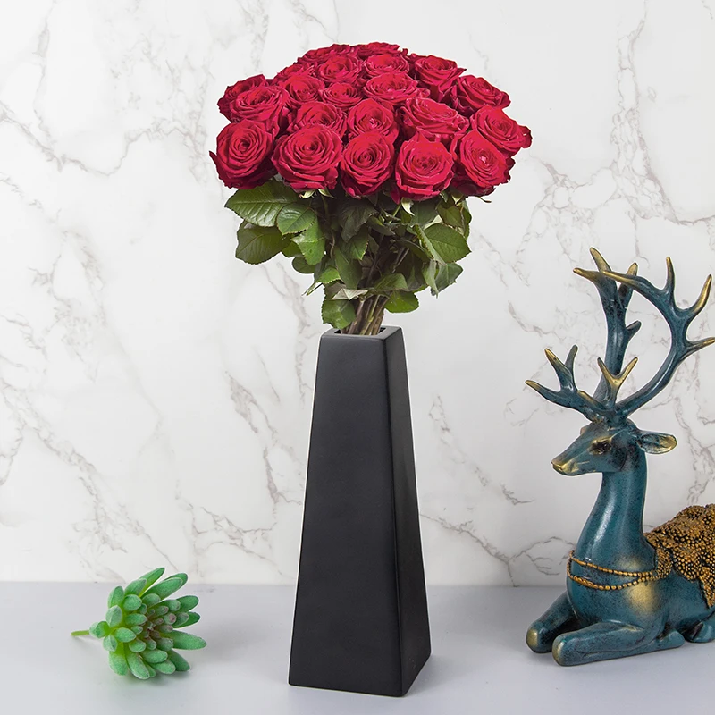 European simple style reusable resin crafts Irregular high vase decorations Resin crafts hotel decorations