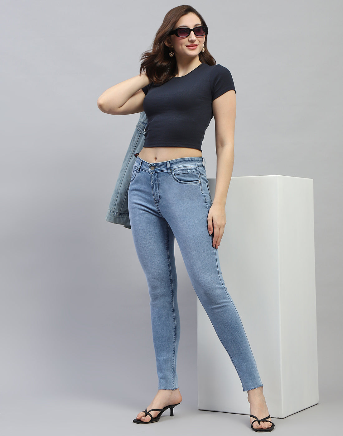 Women Blue Solid Slim Fit Denim