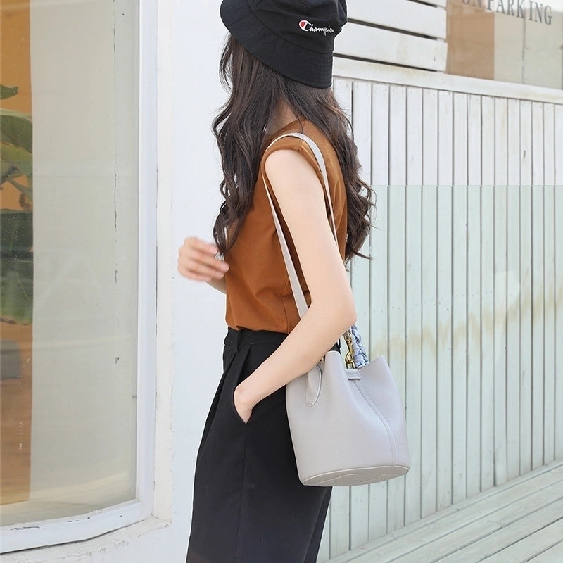 Women's Medium Leather Solid Color Elegant Bucket Open Bucket Bag